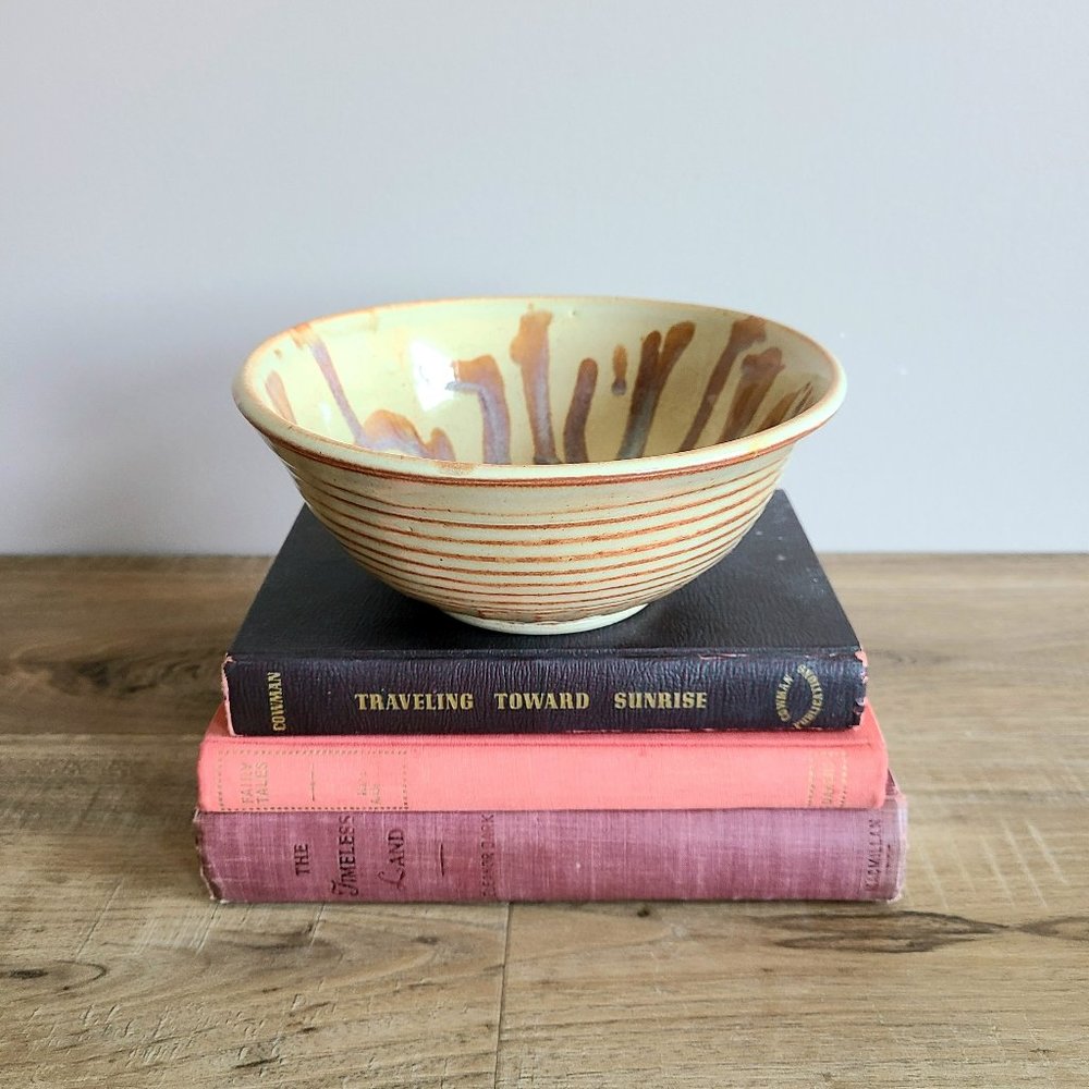 Hand made ceramic bowl. Signed by artist. - Picture 3 of 7